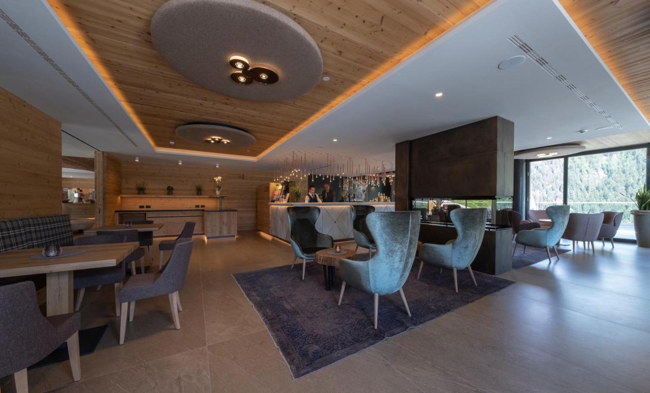 Ciampedie Luxury Alpine Spa Hotel Vigo di Fassa Exterior photo
