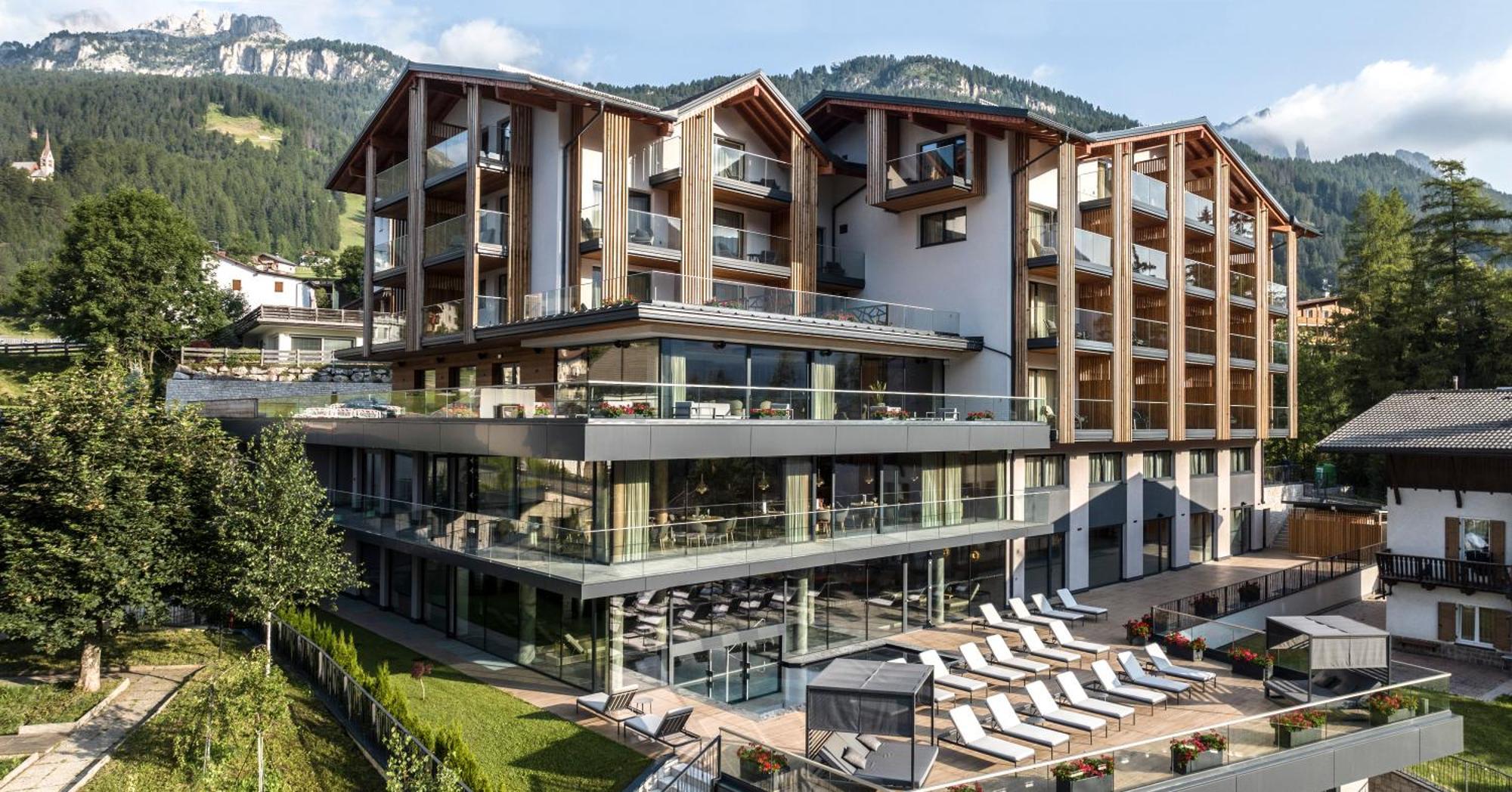 Ciampedie Luxury Alpine Spa Hotel Vigo di Fassa Exterior photo