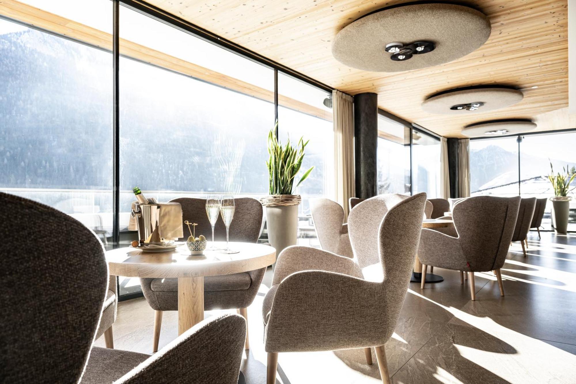 Ciampedie Luxury Alpine Spa Hotel Vigo di Fassa Exterior photo