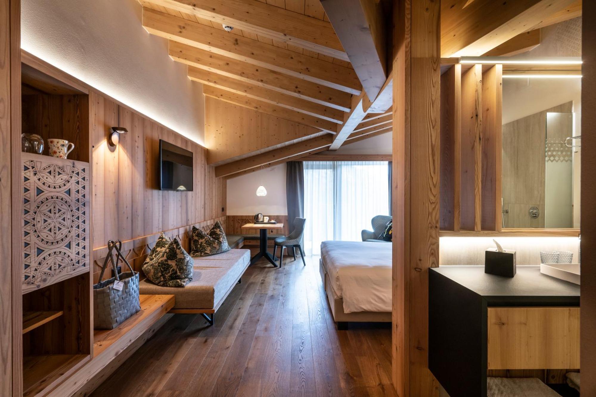 Ciampedie Luxury Alpine Spa Hotel Vigo di Fassa Exterior photo