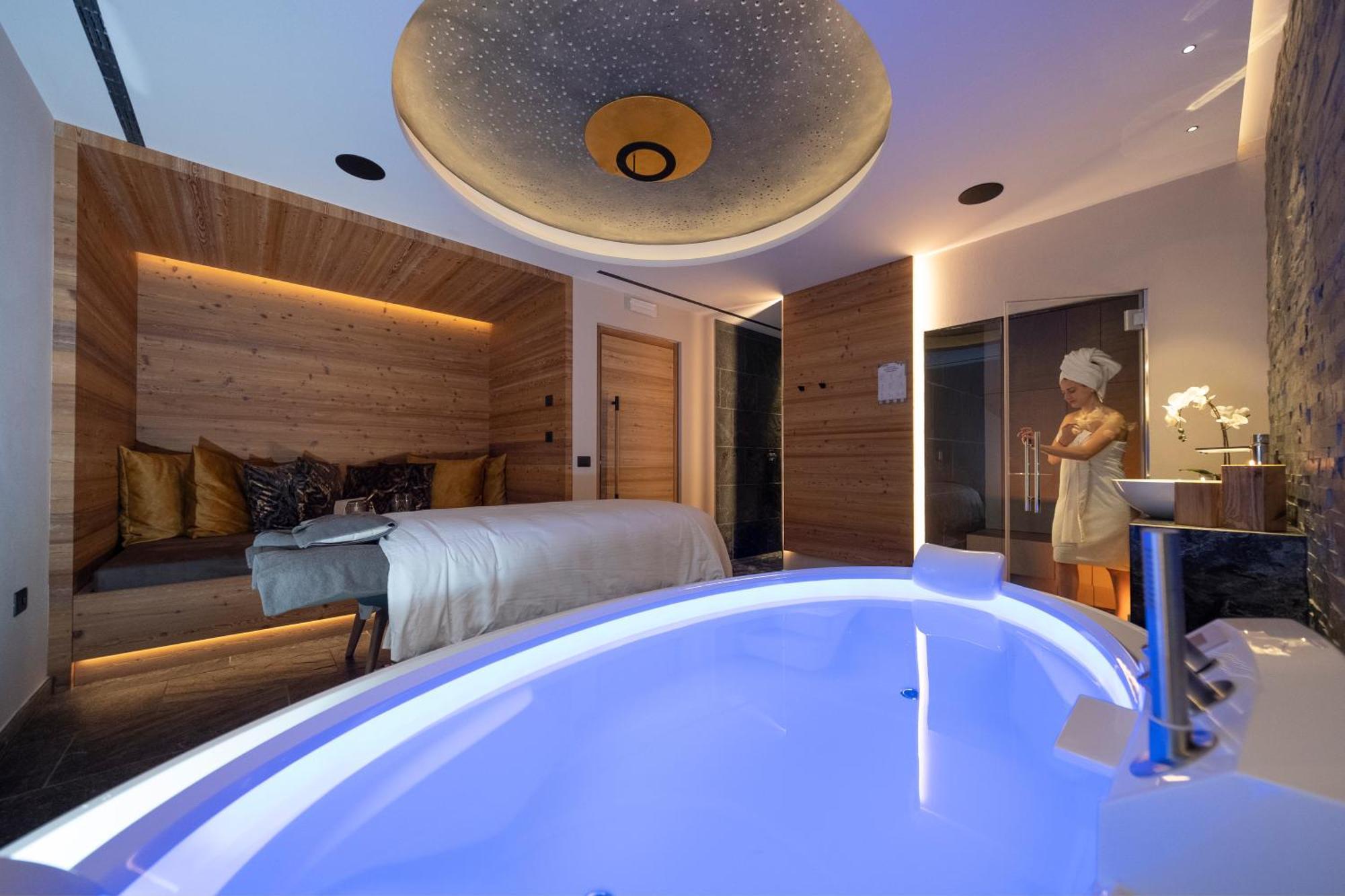 Ciampedie Luxury Alpine Spa Hotel Vigo di Fassa Exterior photo