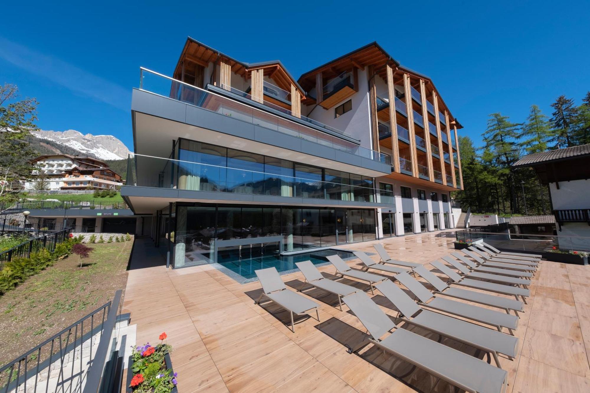 Ciampedie Luxury Alpine Spa Hotel Vigo di Fassa Exterior photo