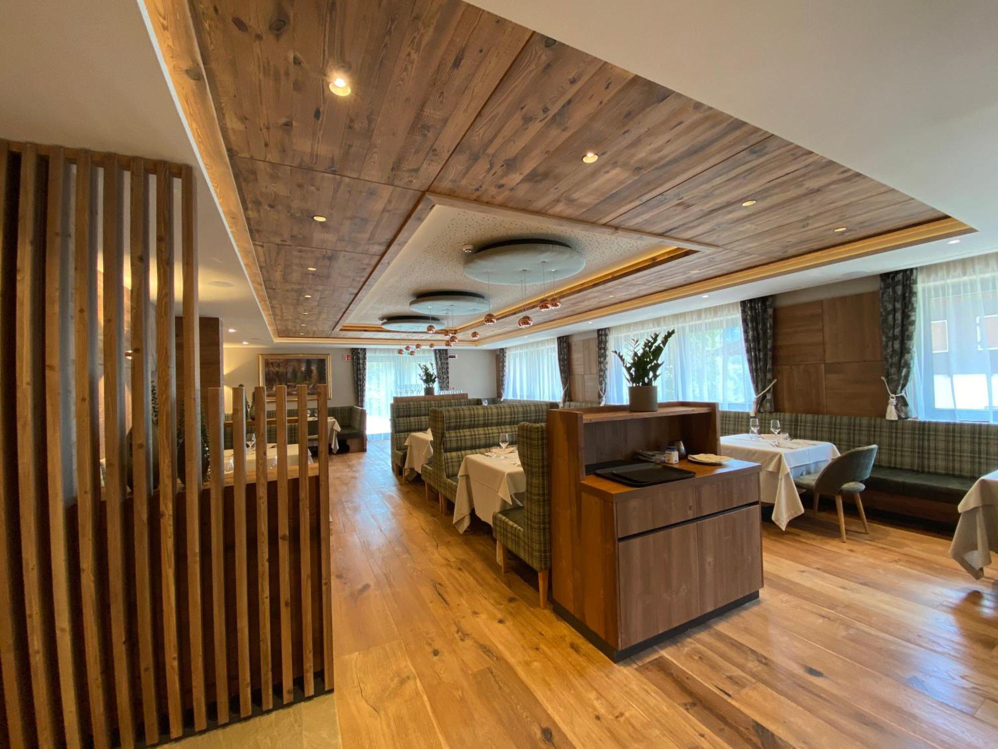 Ciampedie Luxury Alpine Spa Hotel Vigo di Fassa Exterior photo